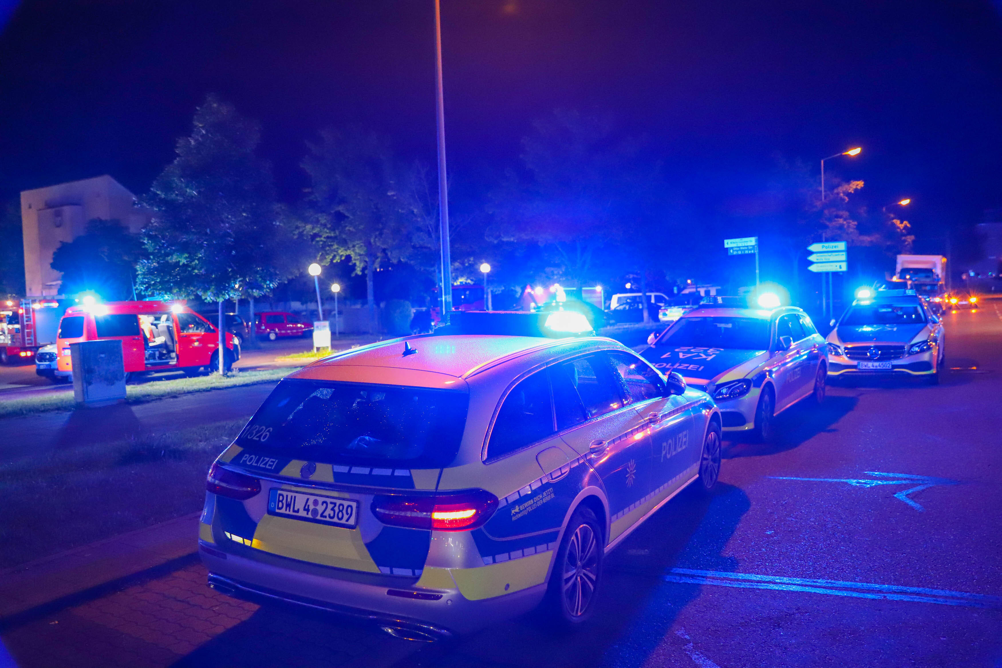 EILMELDUNG! Messerattacke in Hamburg! Frau stirbt - vermeintlicher Täter springt aus Fenster!
