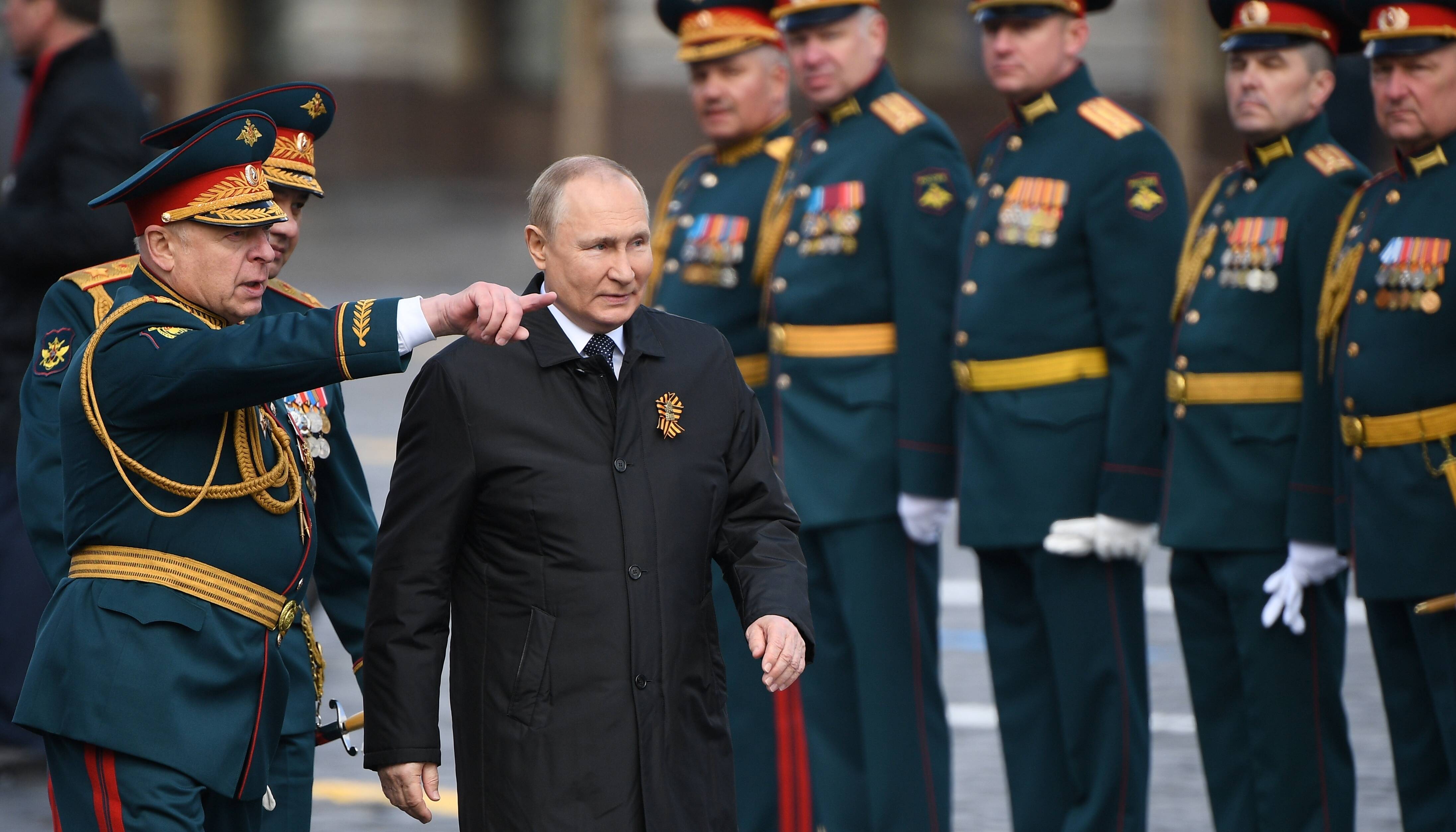 Putin mit Atomkoffer gesichtet! Signal an den Westen? Plant Putin doch einen Atomangriff?