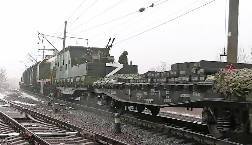 Putins schickt seinen Panzerzug in den Krieg! Bis auf die Zähne bewaffneter Monsterzug rollt Richtung Ukraine!