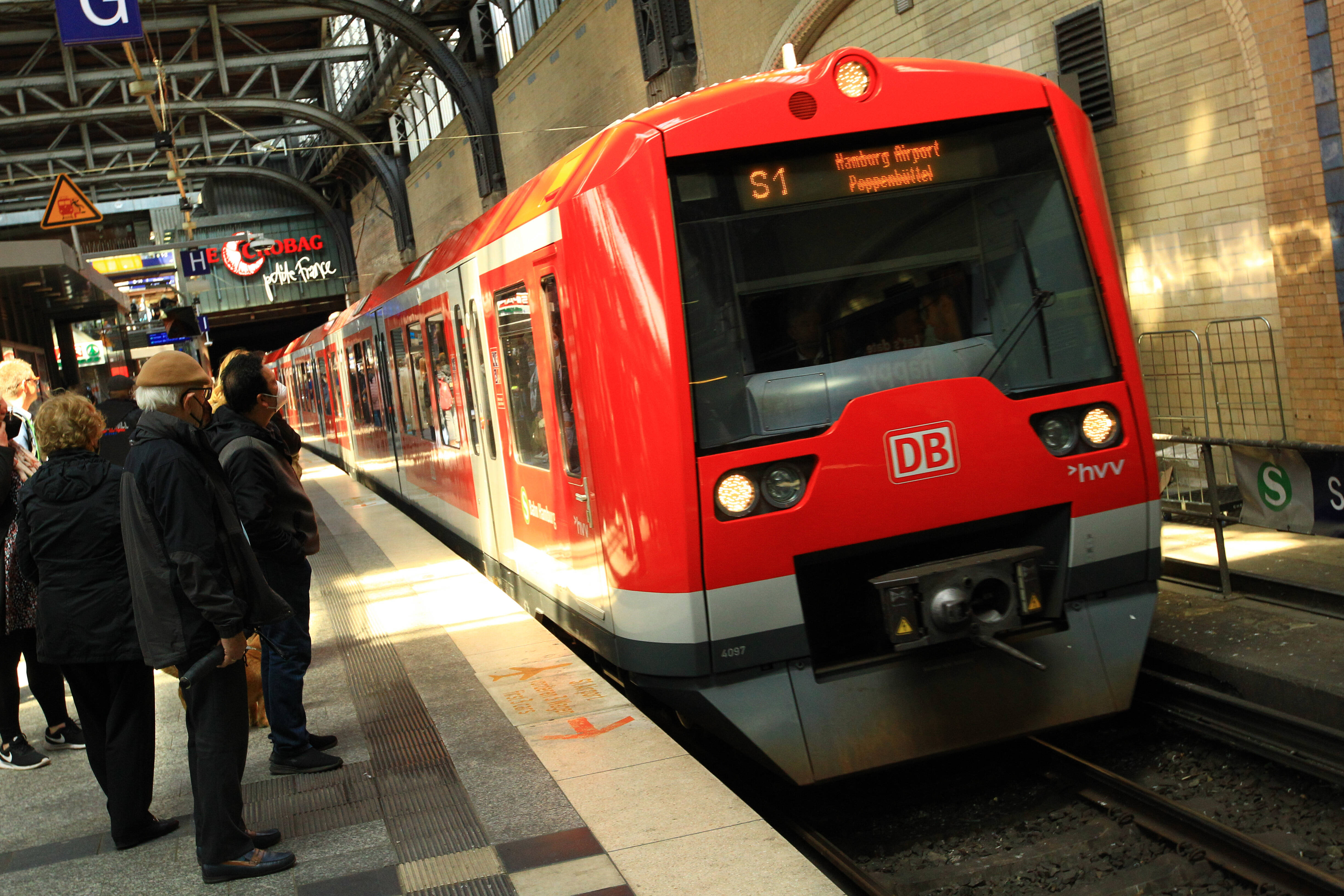 Zugunglück! Frau stirbt bei Bahnunglück in Deutschland - Bahnübergang als Todesfalle!