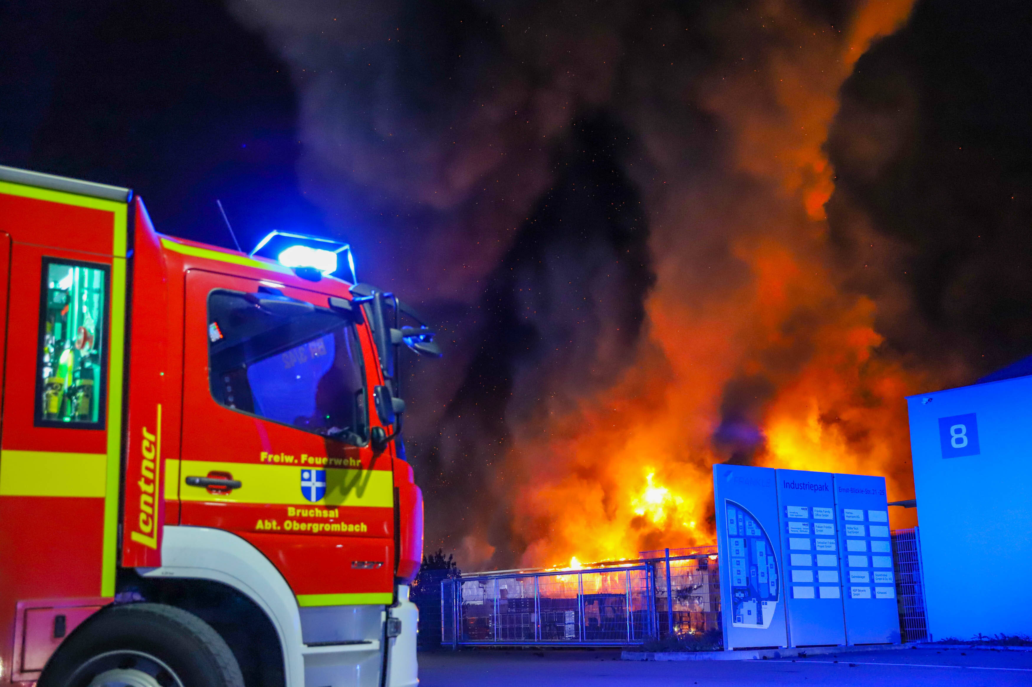 Feuer in Krankenhaus  - Hunderte Patienten mussten evakuiert werden! Mehrere Wehren vor Ort!