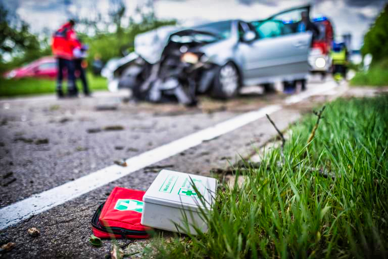 Ganze Familie stirbt bei Unfall auf der Autobahn! Zwei Erwachsene und 2 Kinder sterben in den Trümmern