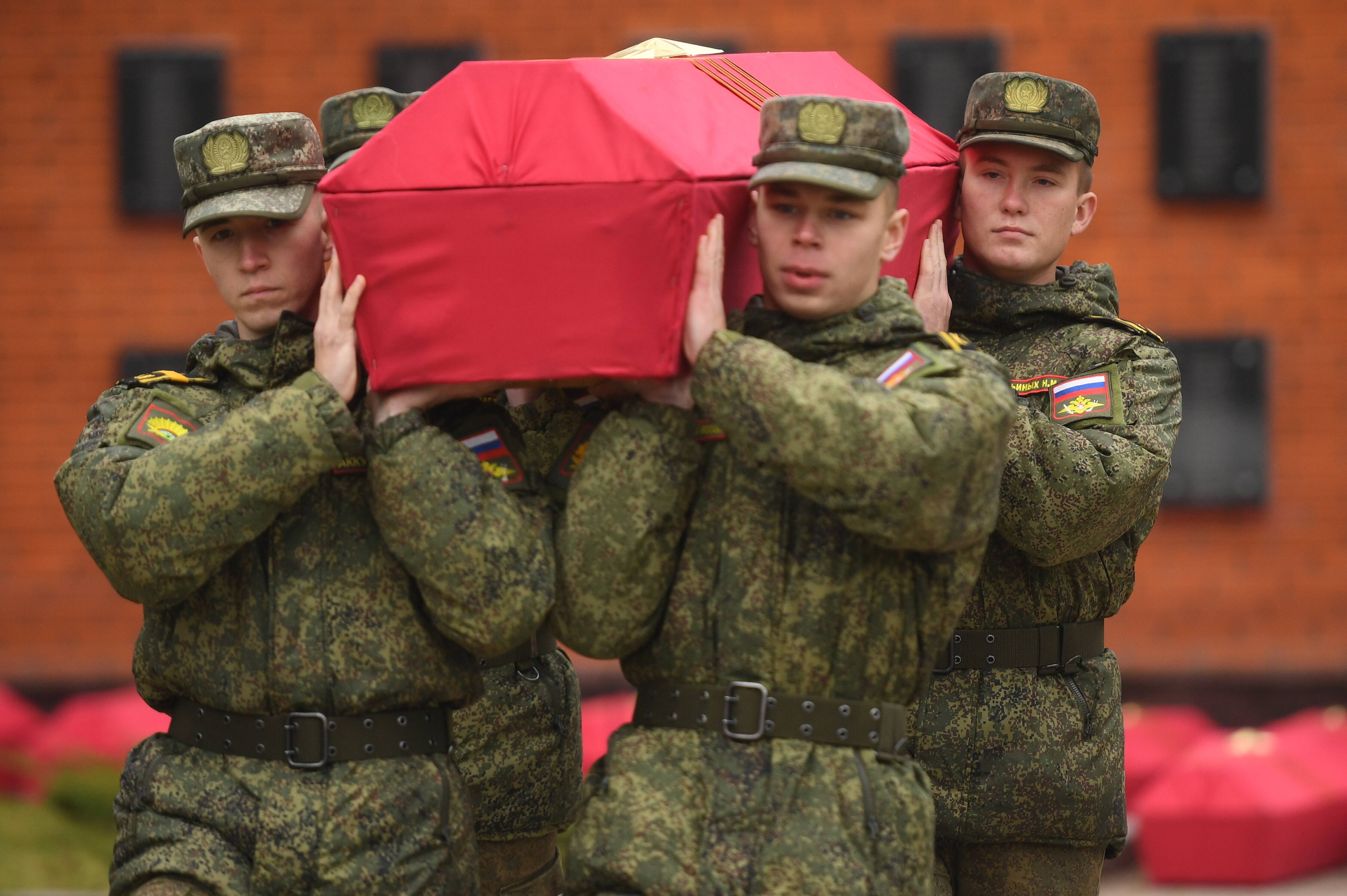 Von der Musterung in den Tod! Putins Männer sterben zu schnell, vor allem junge Soldaten sterben an der Front!