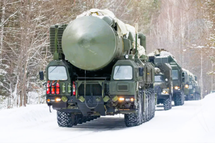 NATO-Alarm! Russland bringt größte Atom-Rakete in Stellung: 12-mal stärker als Hiroshima-Bombe! Europa in Gefahr?