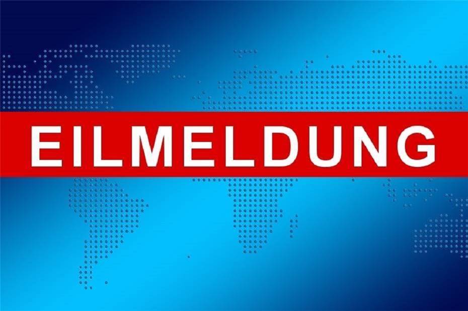 SEK-Einsatz eskaliert! Gefährder droht Haus zu sprengen und schießt auf Polizisten - Dorf abgeriegelt!