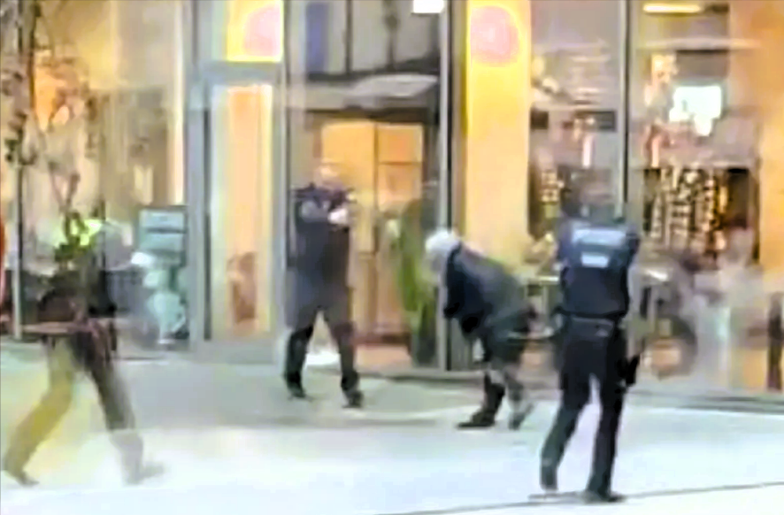 Polizisten müssen Angreifer mit Schüssen stoppen! Dramatische Szenen in Gummersbach