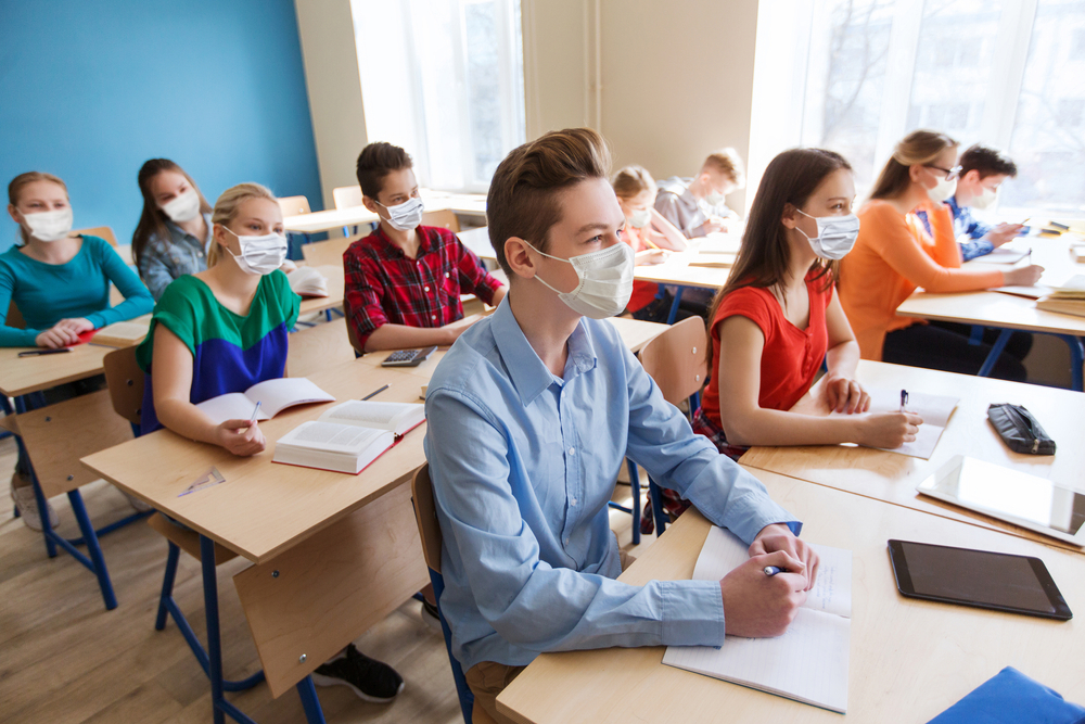 Lehrerin gesteht 30-fachen Missbrauch eines Schüler - Jetzt droht ihr eine lange Haftstrafe!