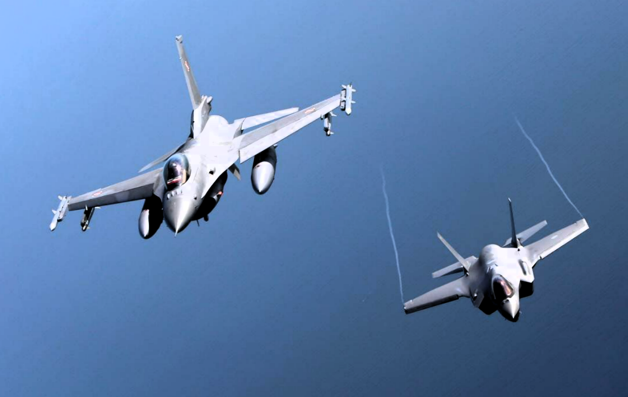 NATO-Alarmstart! Russenbomber über der Ostsee! Deutsche Kampfjets fangen Russen-Maschine ab