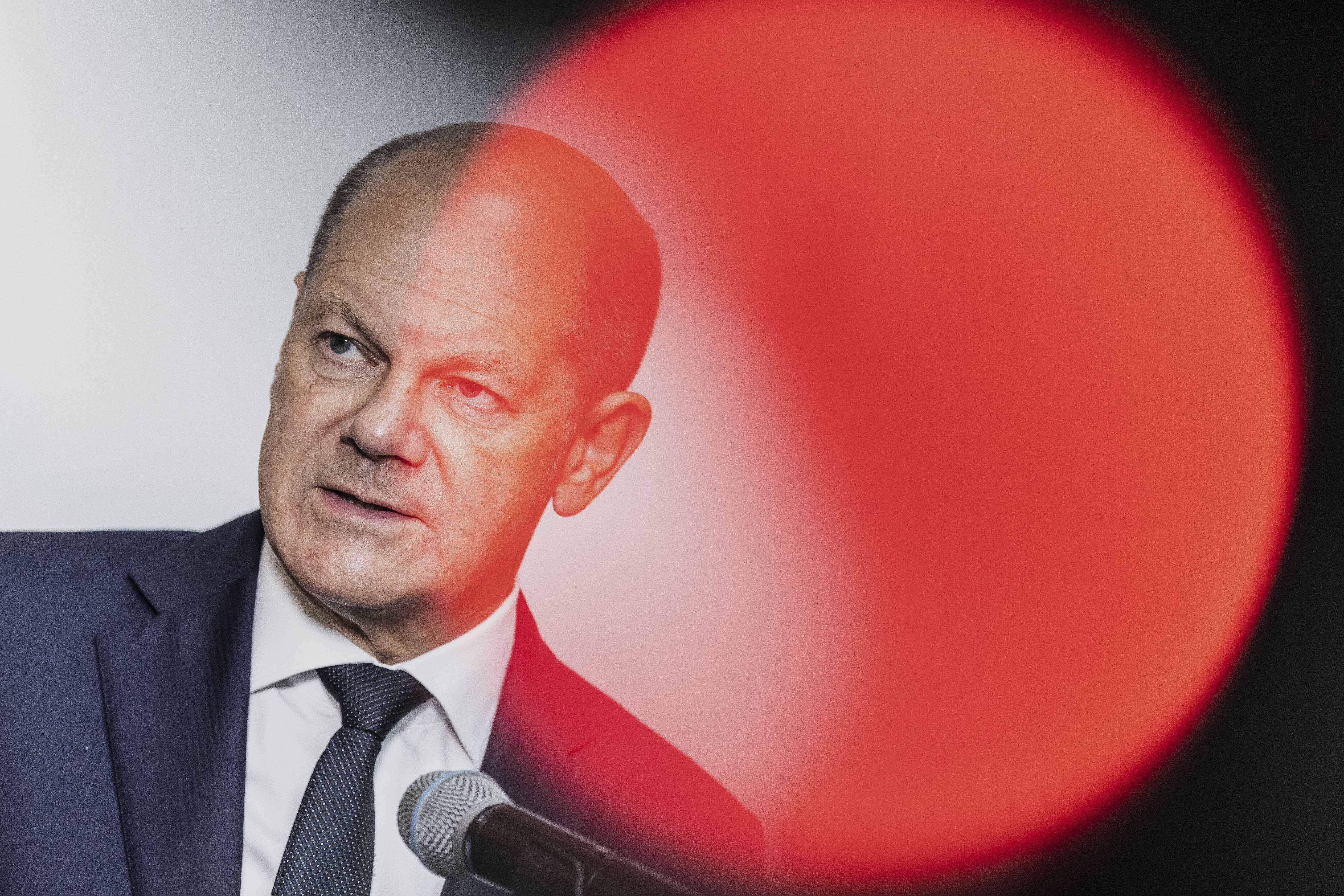 Ist Olaf Scholz verrückt geworden? - Russen feiern den Kanzler für diesen Satz!