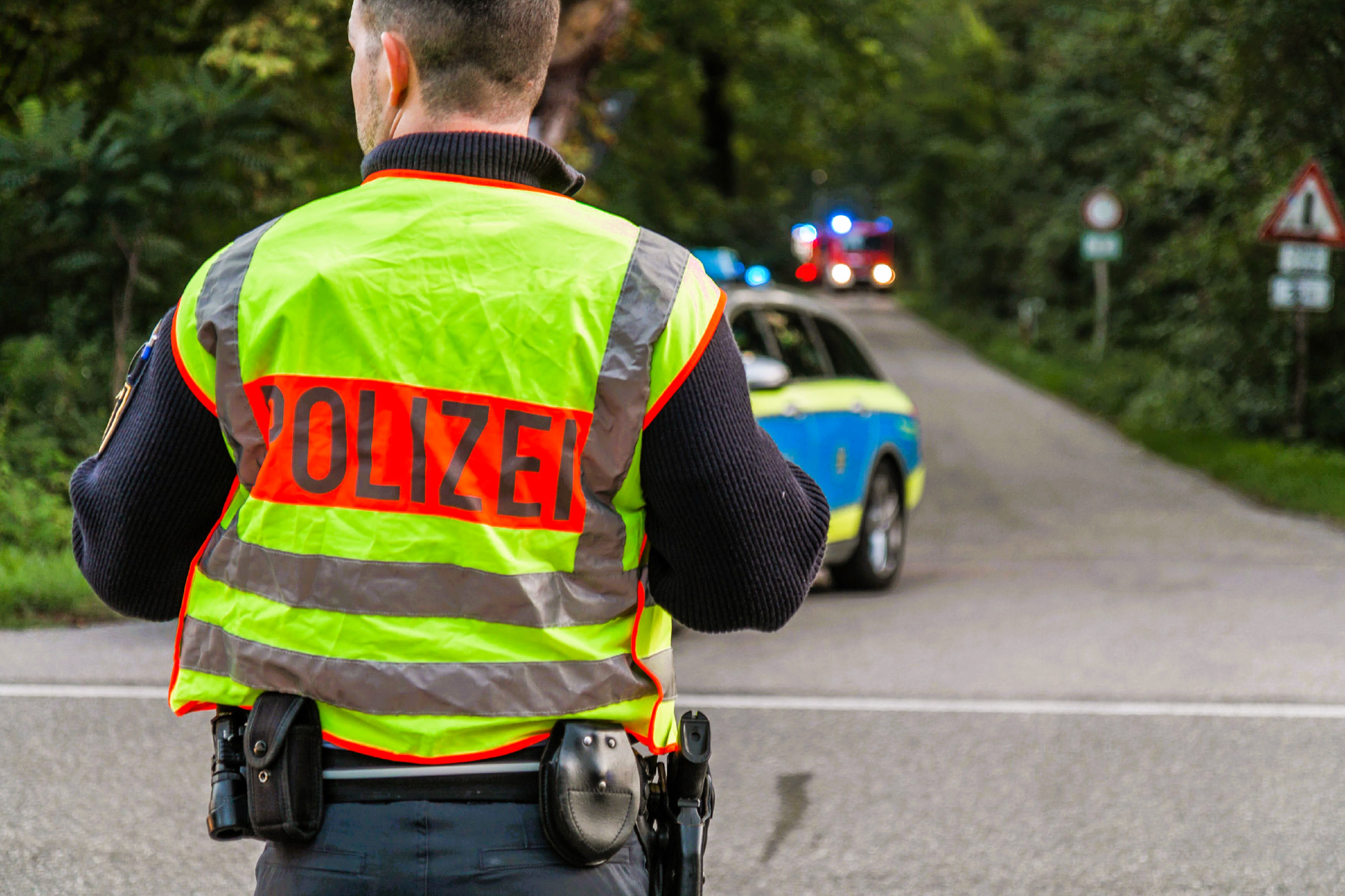 3-fach Mord! Junger Mann tötet seine ganze Familie, Polizei entdeckt 3 Leichen