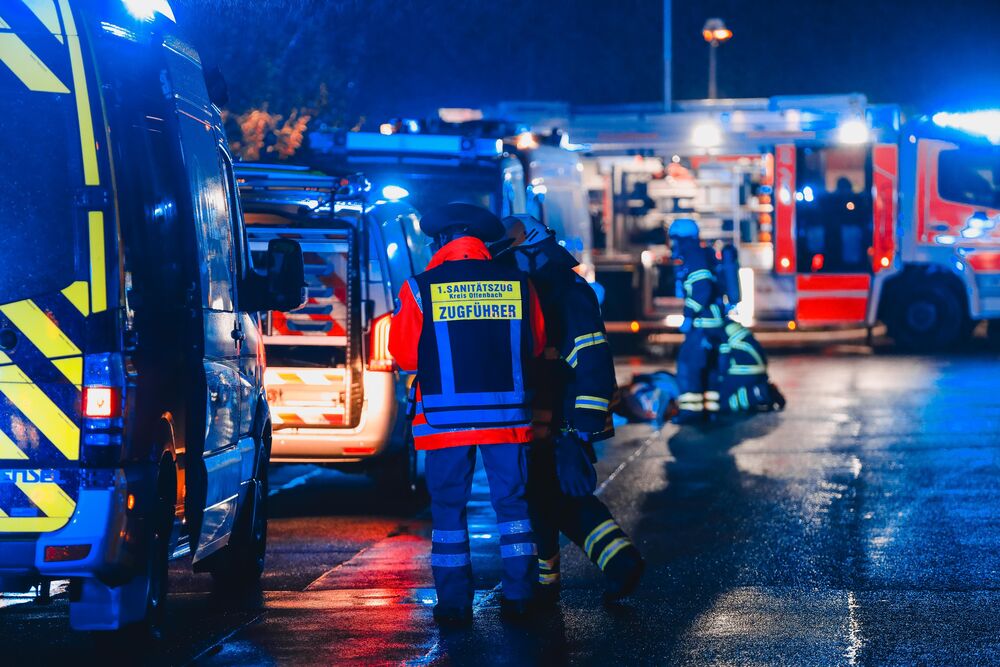 Horror-Unfall mit tödlichem Ausgang - Audi in zwei Teile zerissen 