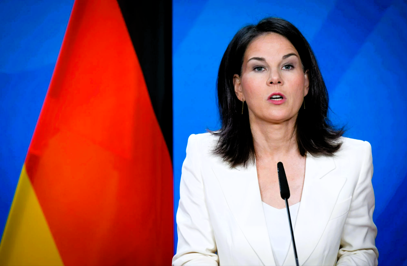 Rücktritt?! Annalena Baerbock unter Druck  - Visa-Affäre spitzt sich weiter zu, muss Baerbock gehen?