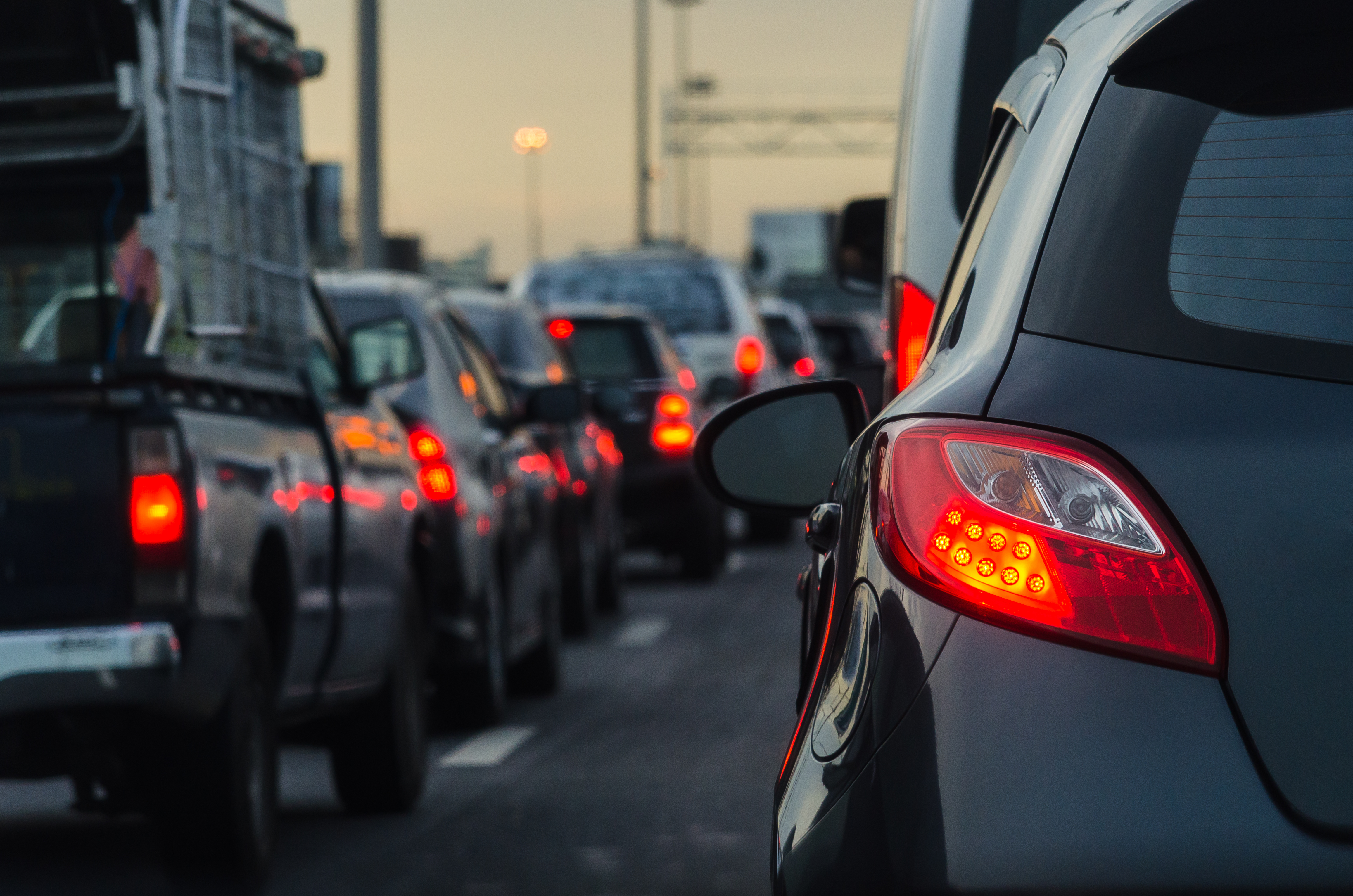 Vollsperrung! Unfallserie auf der Autobahn! Verkehrschaos mitten in der Ferienzeit