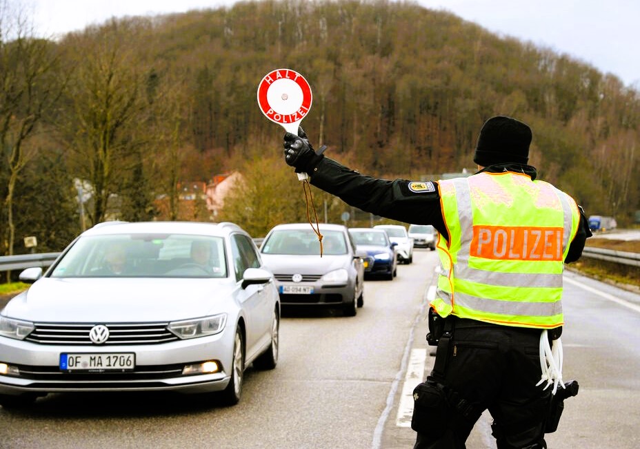 Schüsse an der deutschen Grenze – Angreifer bei Polizeikontrolle erschossen