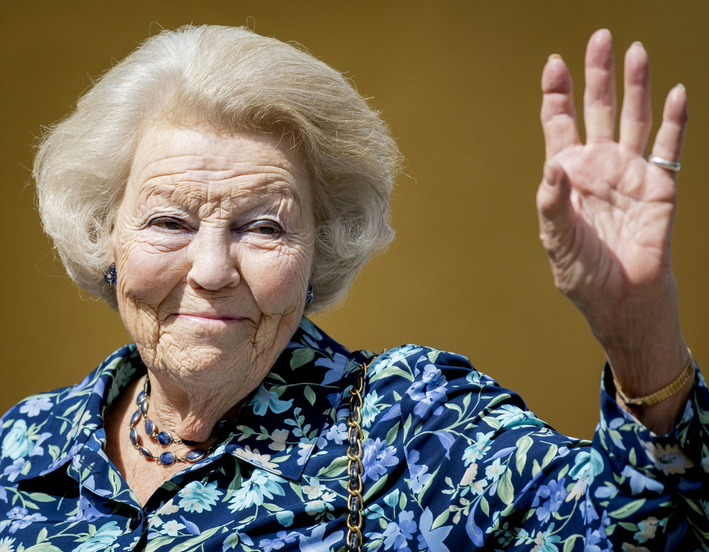 Seltenes Bild: Beatrix ausgelassen beim Jumping – Wein, Umarmungen & royales Vergnügen