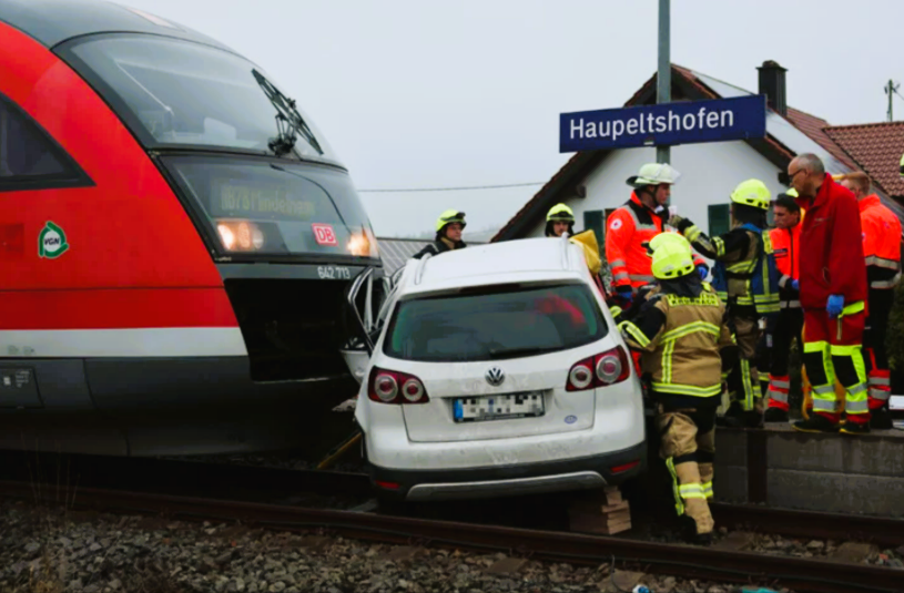 Schweres Zugunglück in Deutschland – Viele Verletzte und Tote, Retter im Einsatz