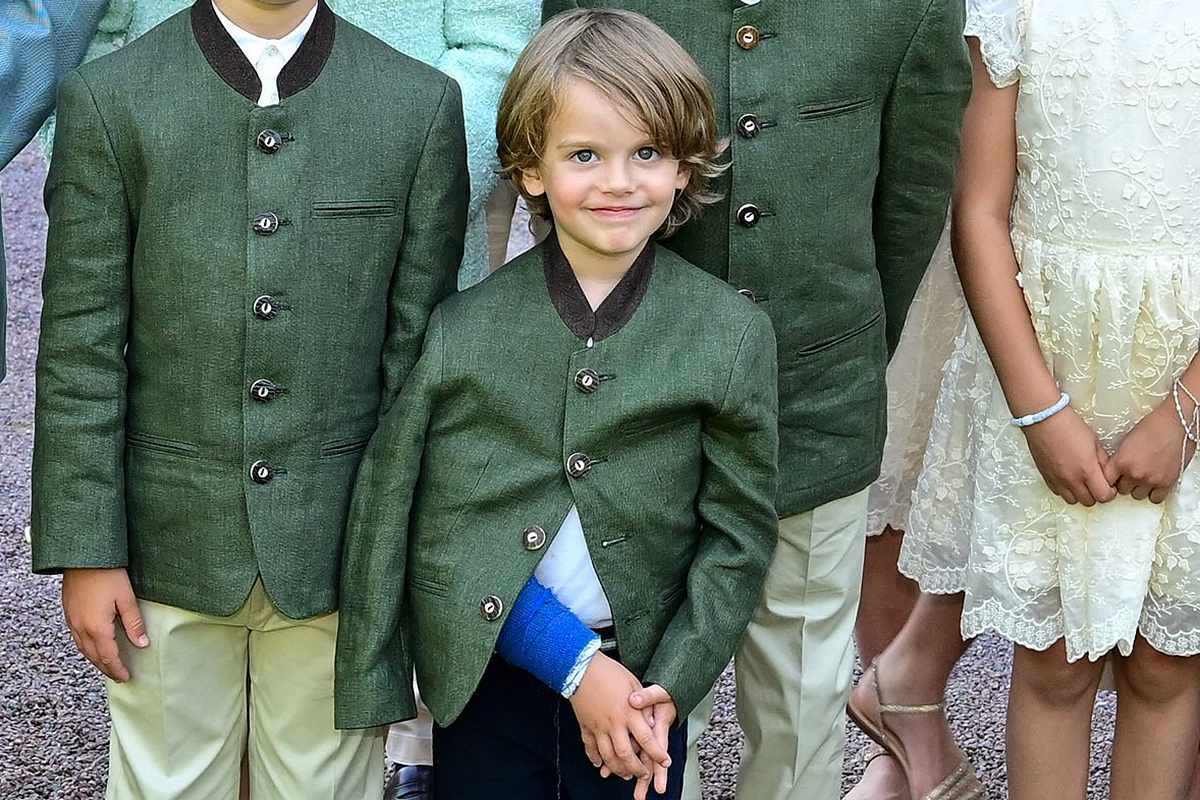 Prince Julian’s Blue Cast Steals the Spotlight in Swedish Royal Photo