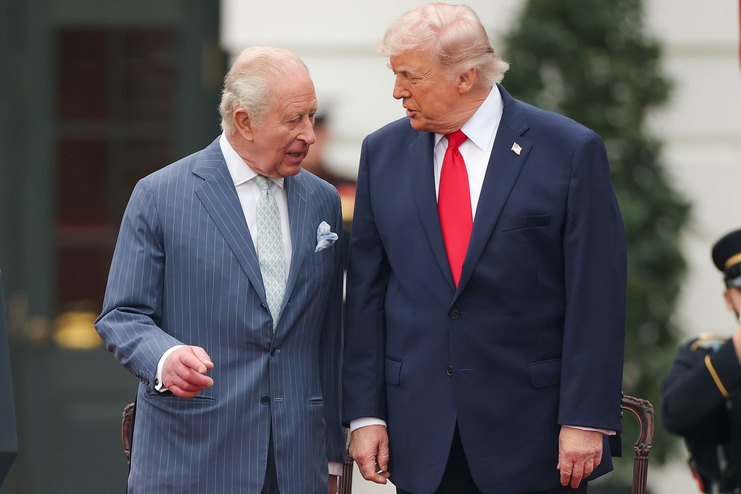 Trump Claims Distant Kinship with King Charles — Now He’s Eyeing Buckingham Palace!