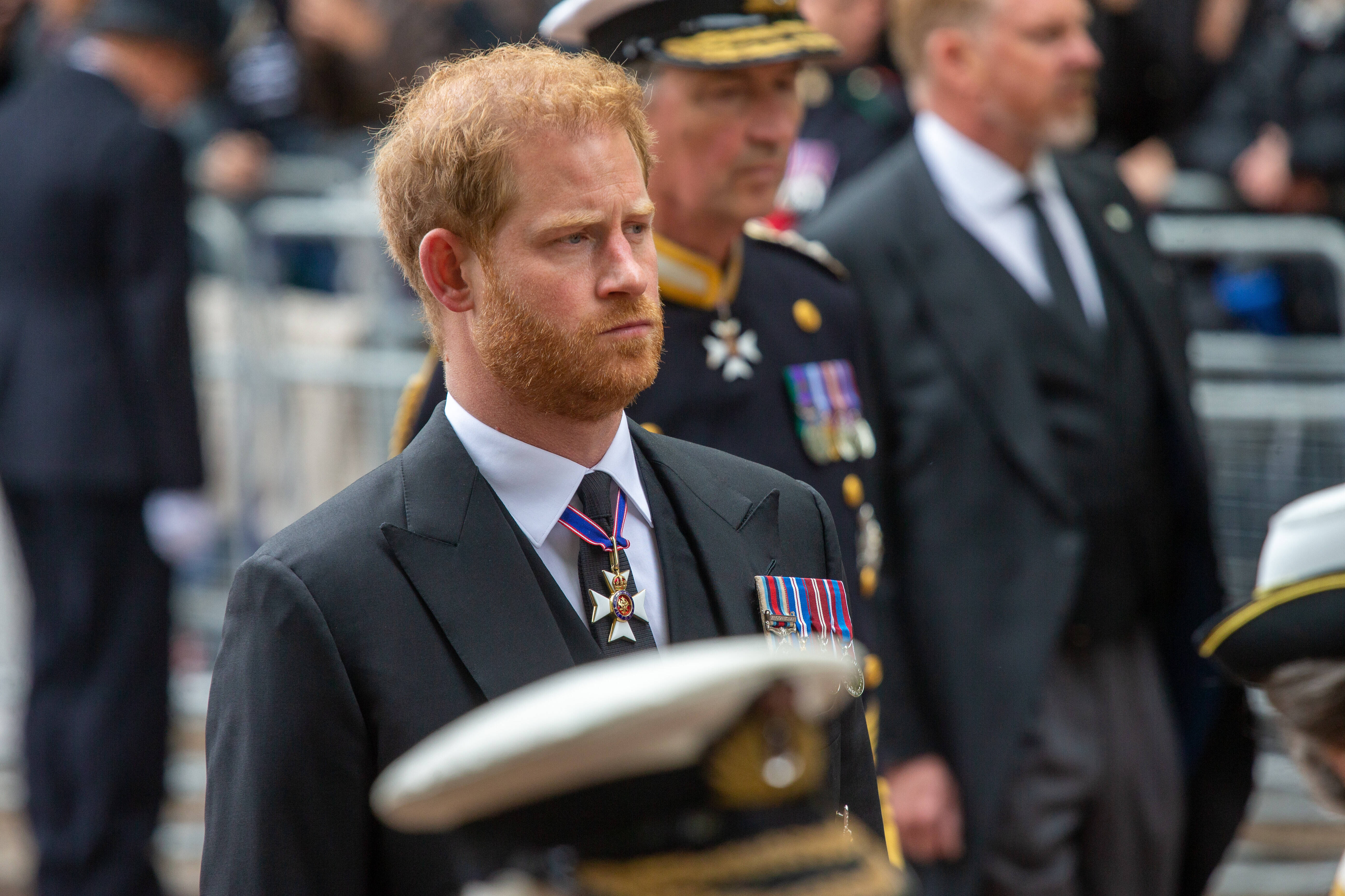 König Charles bricht mit Sohn Harry! Keine Gnade für den Prinz - Charles straft seinen jüngsten Spross knallhart ab!