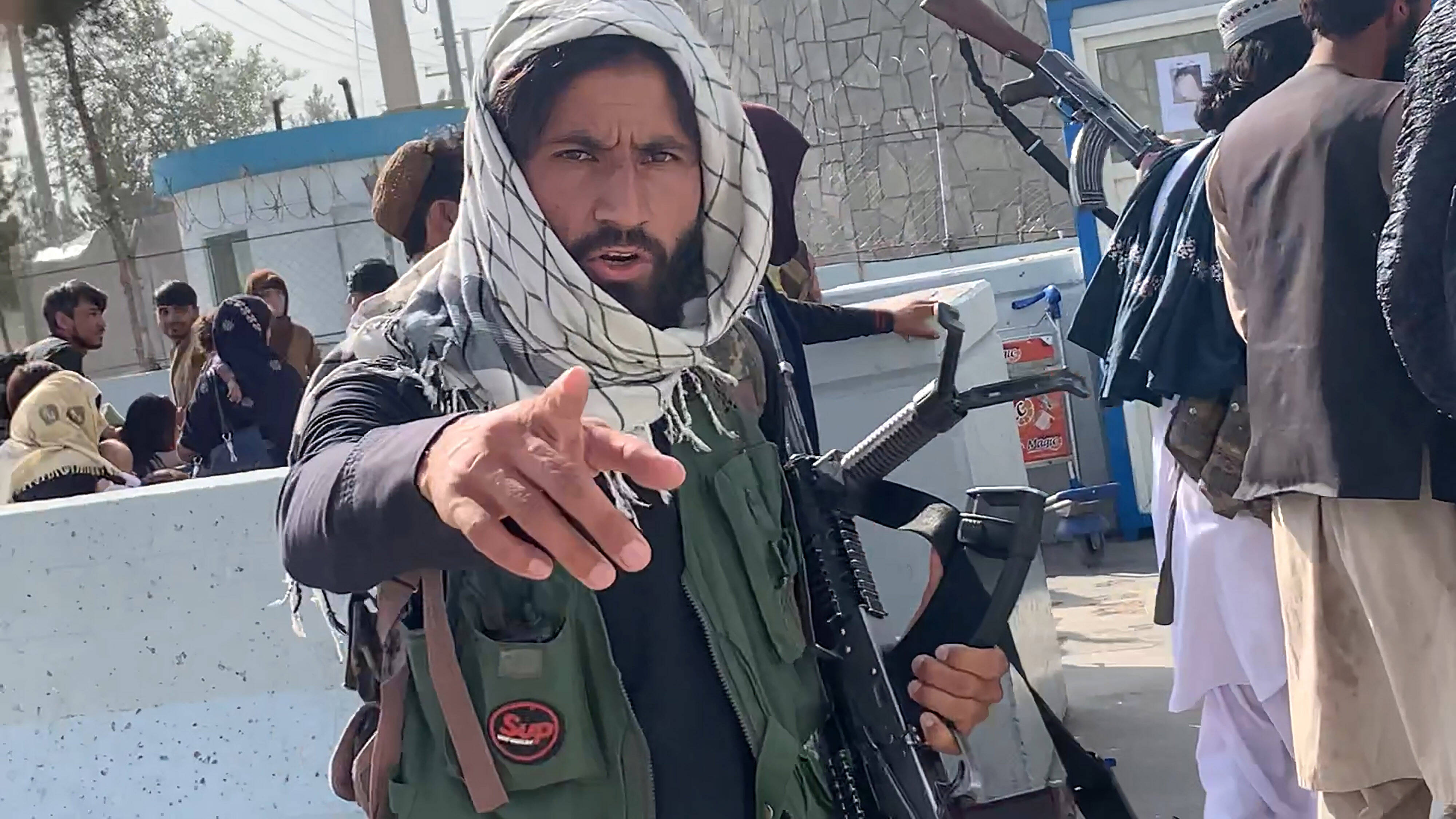 Irre! Putin will US-Waffen kaufen! Putin verhandelt mit den Taliban über in Afghanistan zurückgelassene Waffen der Amerikaner!