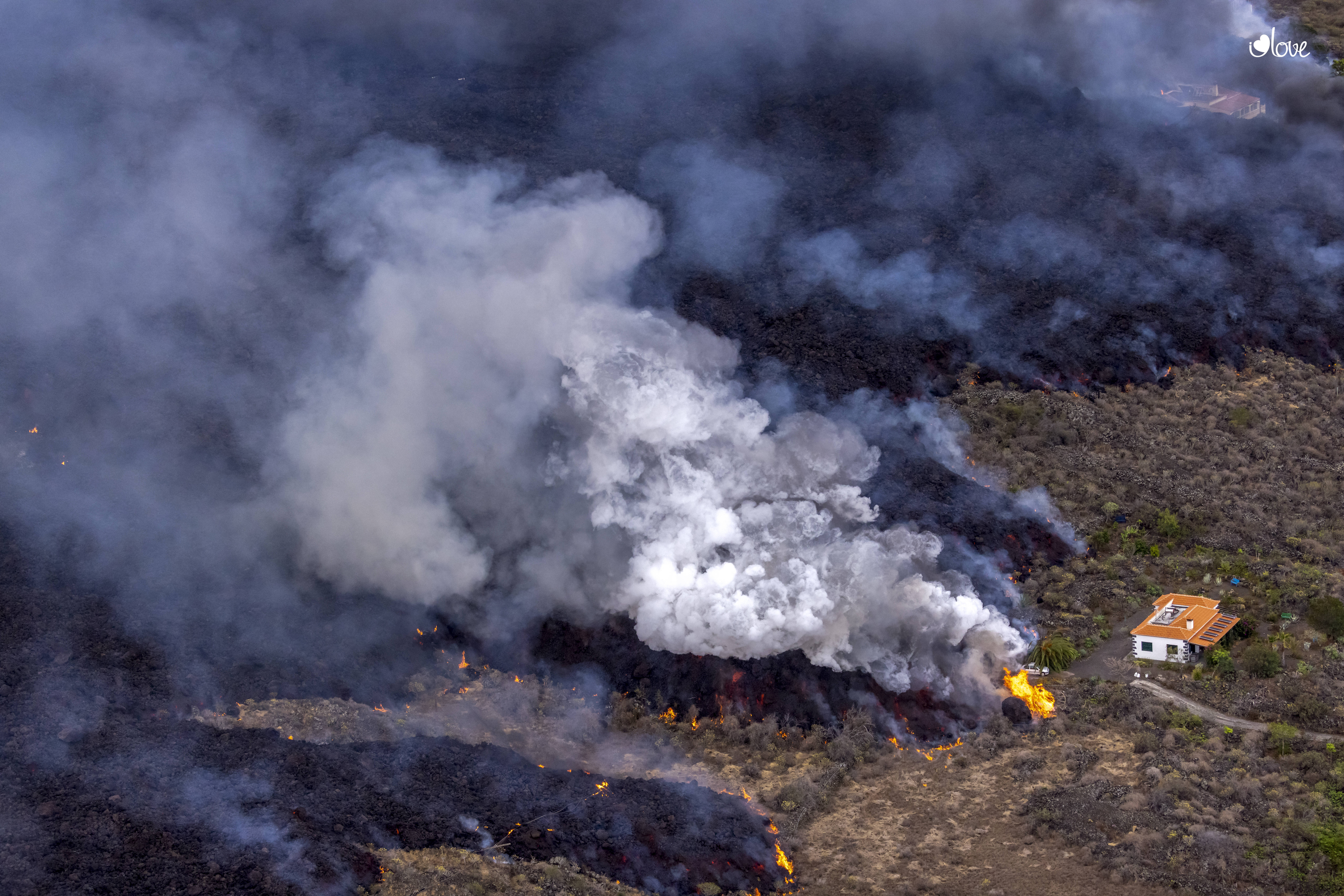 Flugzeugabsturz! Maschine stürzt auf Vulkan - 4 Leichen in unmittelbarer Nähe des Kraters entdeckt!