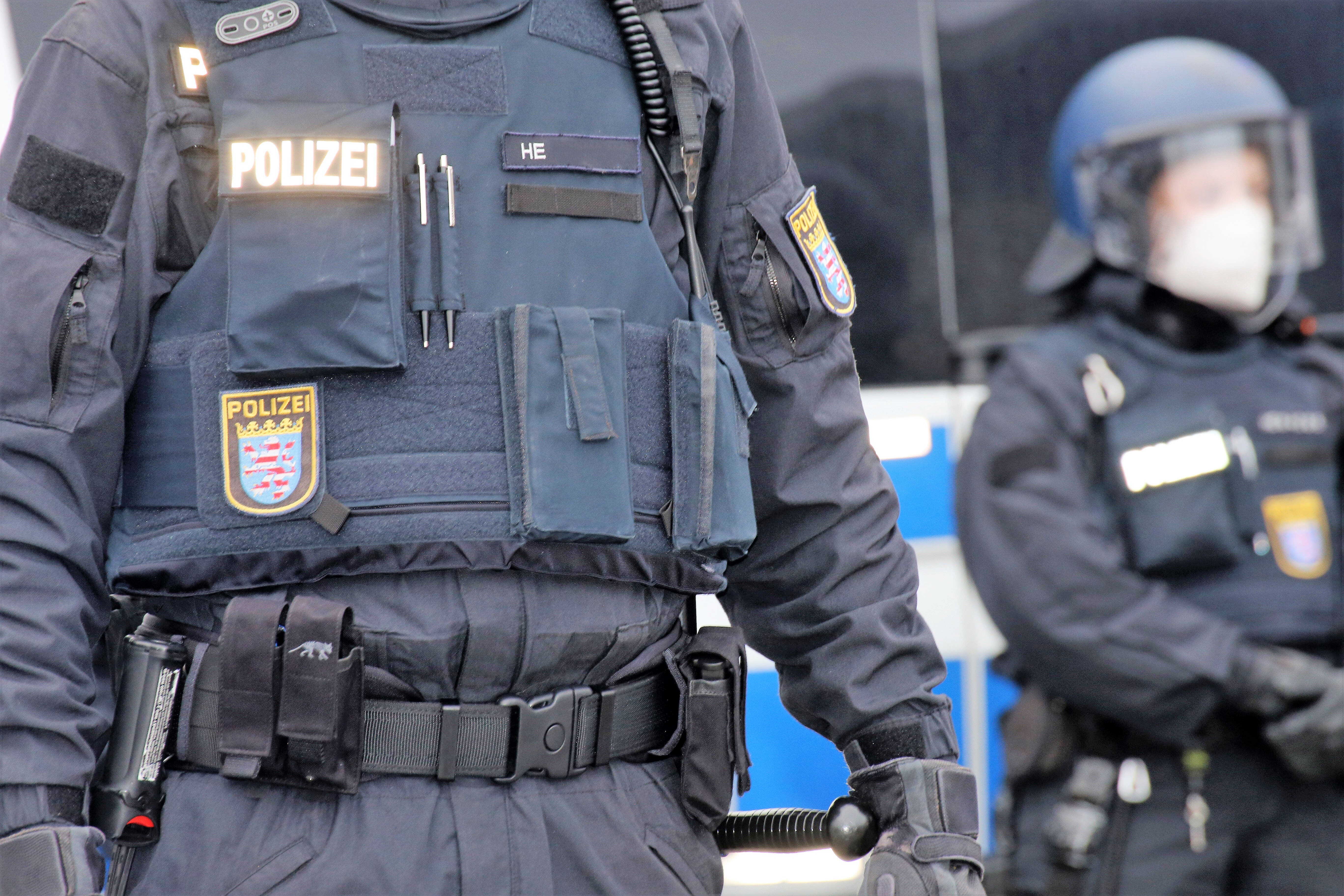 Hamburg: Schüsse auf Schwangere! Projektile durchschlagen Wohnungstür - Täter ein Rechtsradikaler