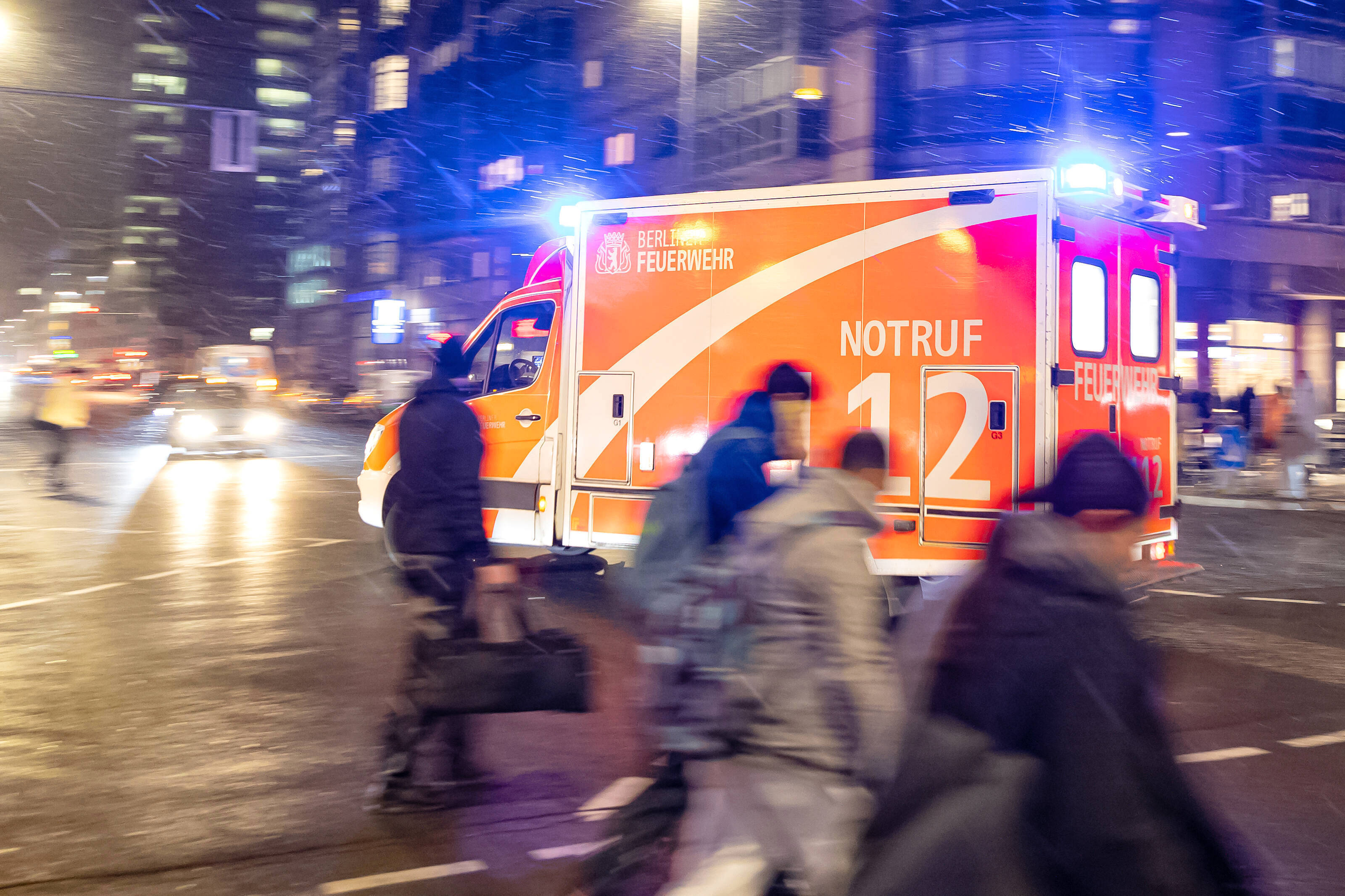 Mädchengang verprügelt Schülerin (12) am Bahnhof in Itzehoe! Neuer Ausbruch von Jugendgewalt!