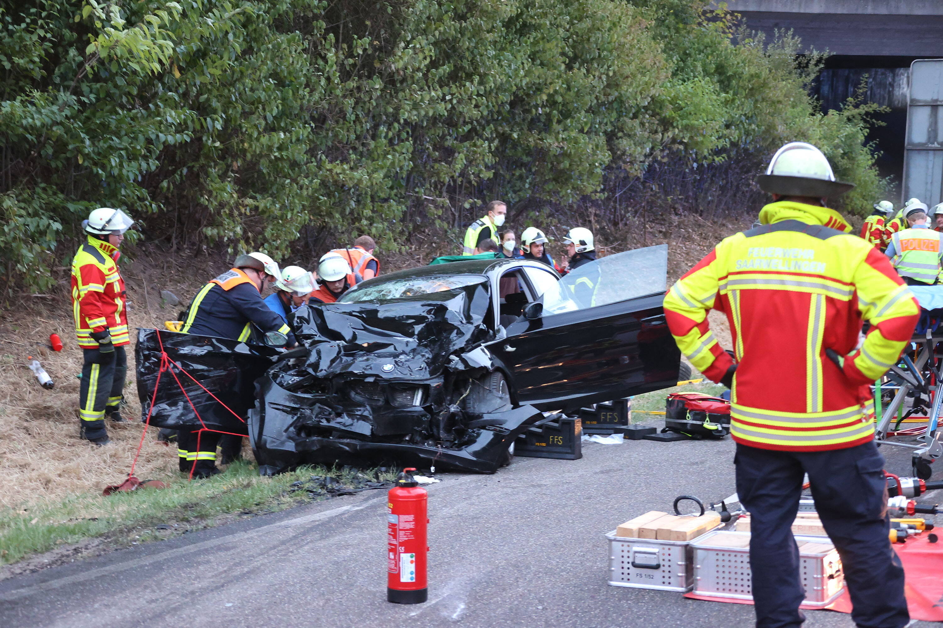 Vollsperrung! Tödlicher Unfall auf der Autobahn - Motorradfahrer stirbt noch an der Unfallstelle