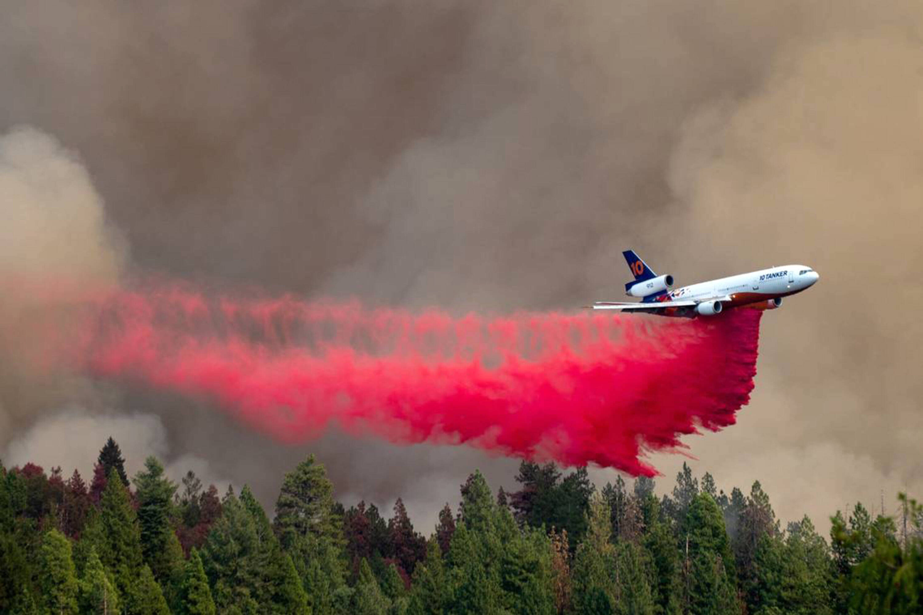 Jetzt brennt Frankreich! 3.000 Urlauber evakuiert - Feuerinferno in Feriengebiet!