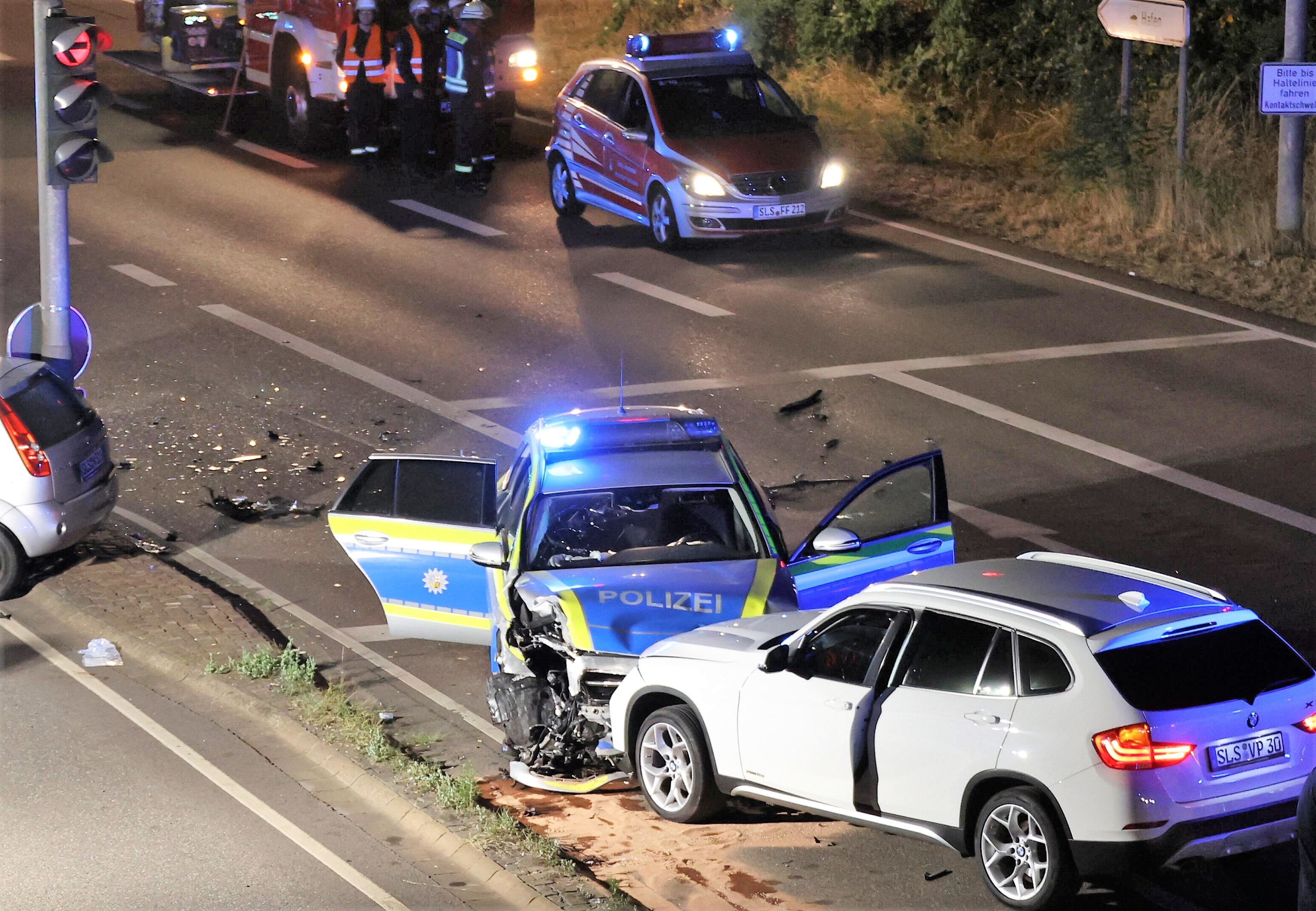 Vollsperrung nach Geisterfahrer-Unfall! Ehepaar stirbt nach Frontalcrash mit Fahrzeug auf der Gegenfahrbahn