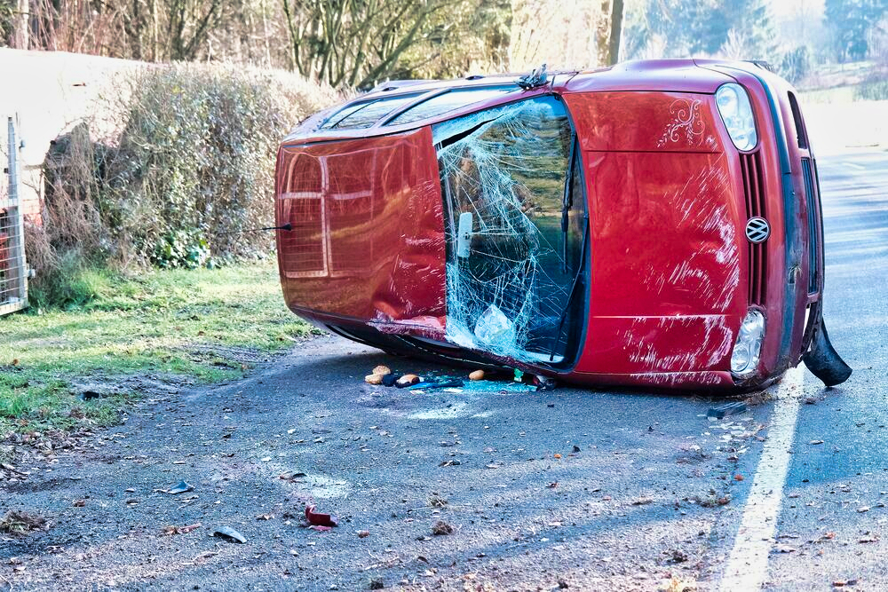 Unfall! 11 Monate altes Baby aus dem Fahrzeug geschleudert - Säugling stirbt an seinen Verletzungen!