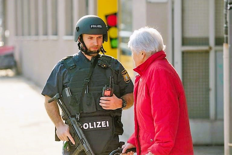 Eilmeldung! Junge Mutter entführt? Polizei sucht vermisste Frau (29)!