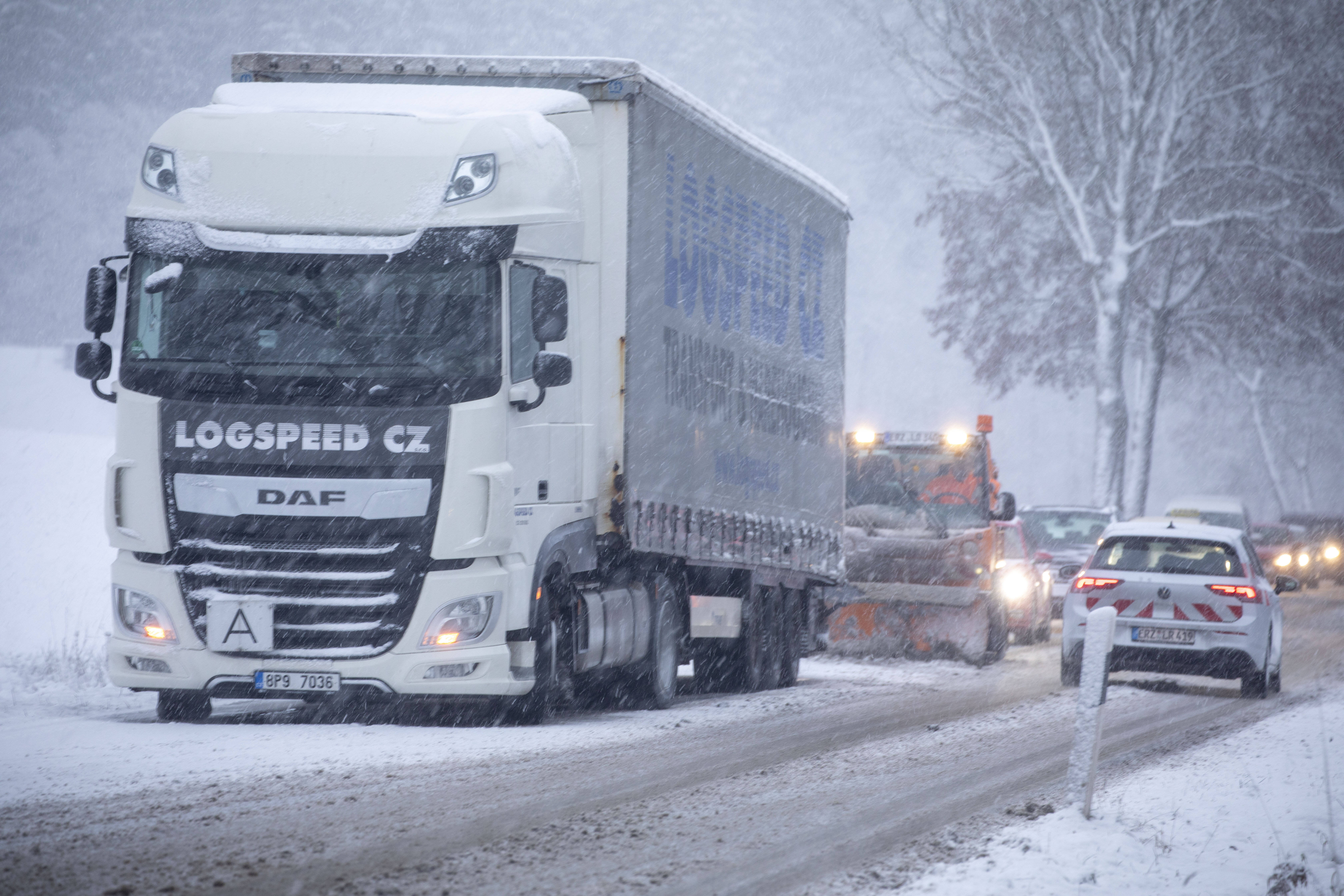 Wetterwarnung! Meteorologen sagen Kälteeinbruch voraus - Nach Sturm und Regen wird es nun frostig