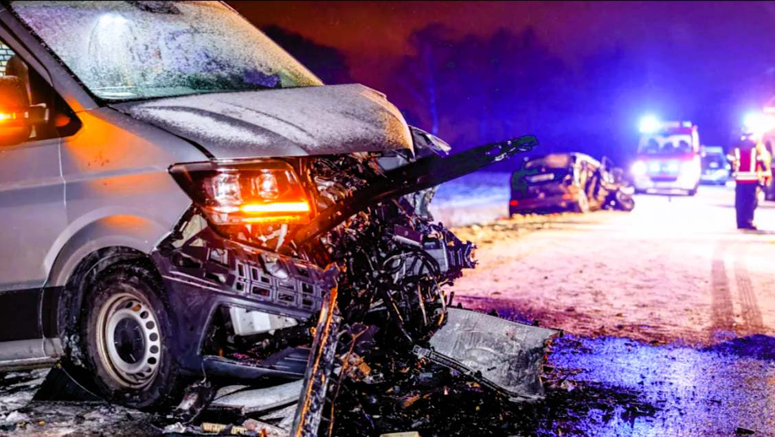 3 Menschen sterben bei tödlichem Unfall auf der Bundesstraße - Eisglätte und Schnee bringen Chaos auf die Straßen!