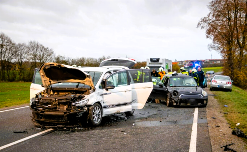 Tödlicher Unfall nach Massen-Crash! 22-jährige Autofahrerin noch an Unfallstelle gestorben