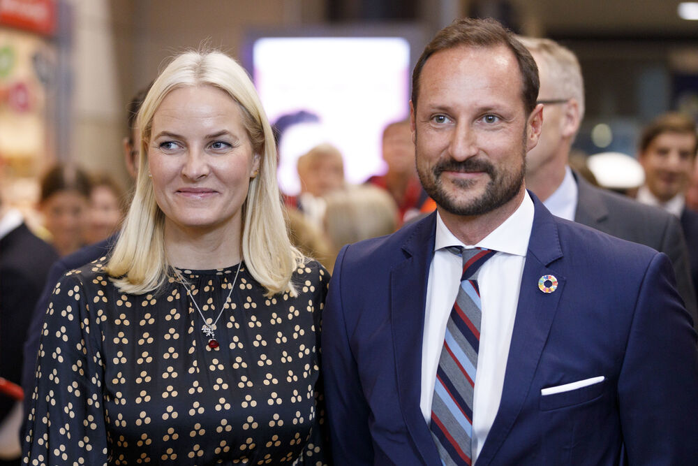 Mette Marit spurlos verschwunden! Prinzessin fehlt auf Weihnachtsfoto - der Grund ist ernst!