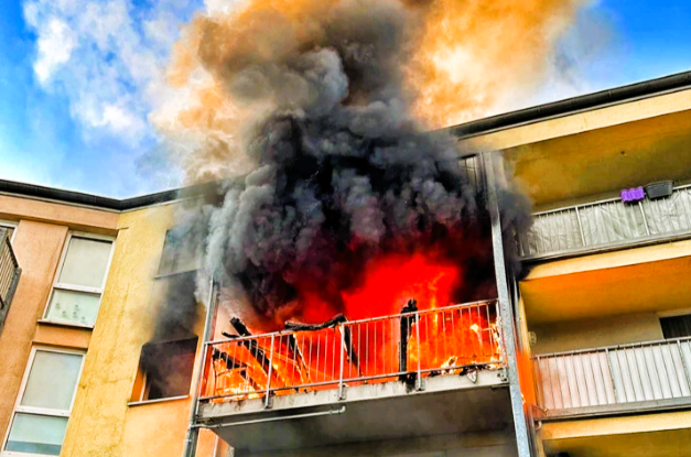 Feuer! Schlagersängerin Annemarie Eilfeld - Wohnung brennt an Heiligabend! Feuerwehr-Großeinsatz!