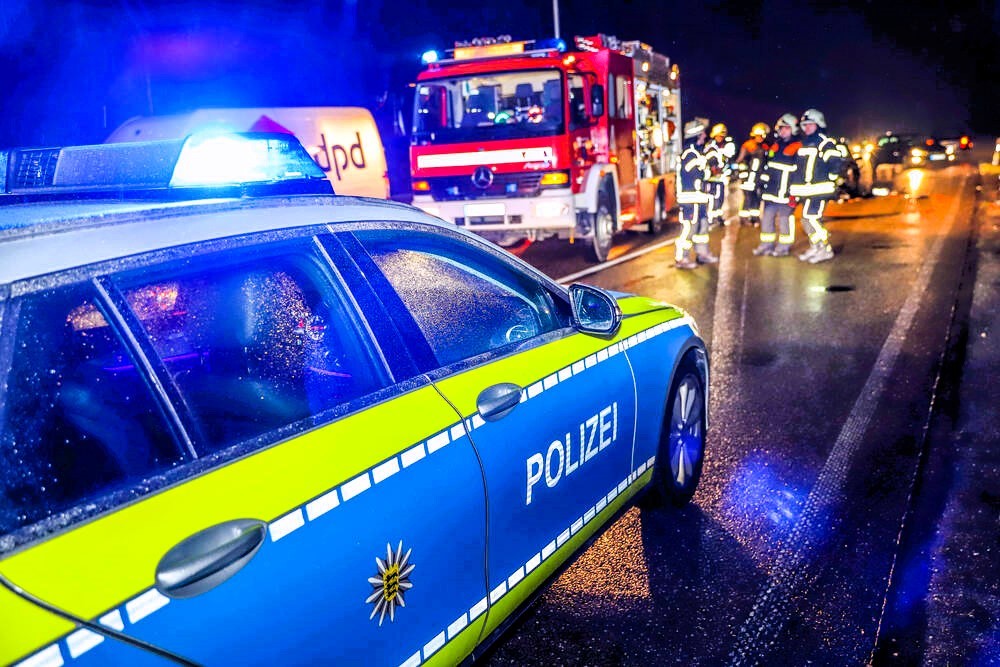 44 Messerstiche! Sohn und Schwiegertochter sollen Eltern aus Habgier ermordet haben!