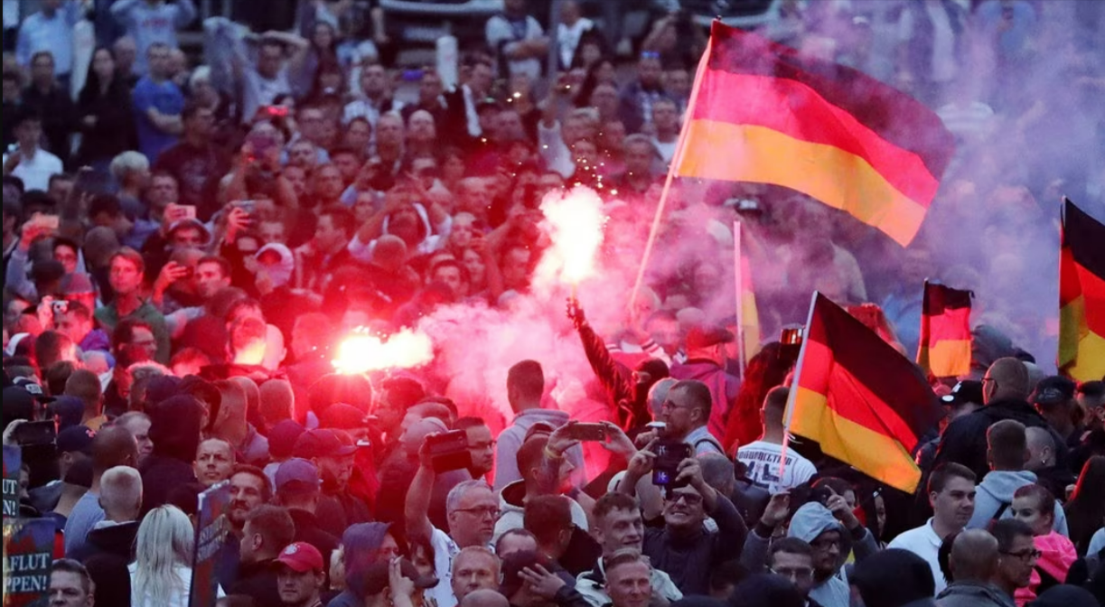 Eilmeldung! Rechtsextremer Anschlag in Deutschland verhindert - Polizei nimmt 5 Personen fest!