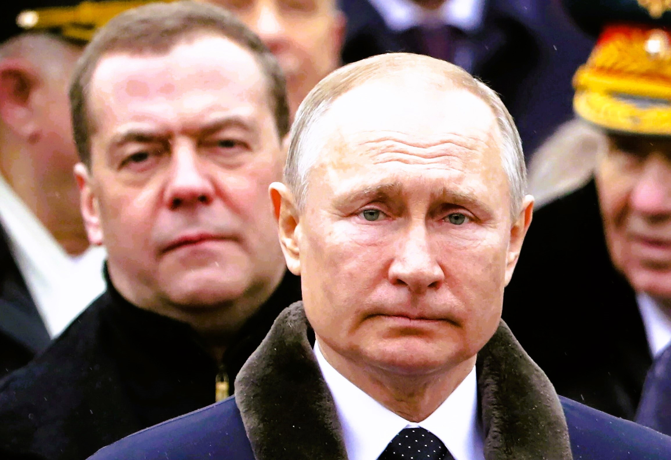 Russisches Kriegsschiff explodiert nach Bombenabwurf! Schmachvolles Video für Wladimir Putin aufgetaucht 