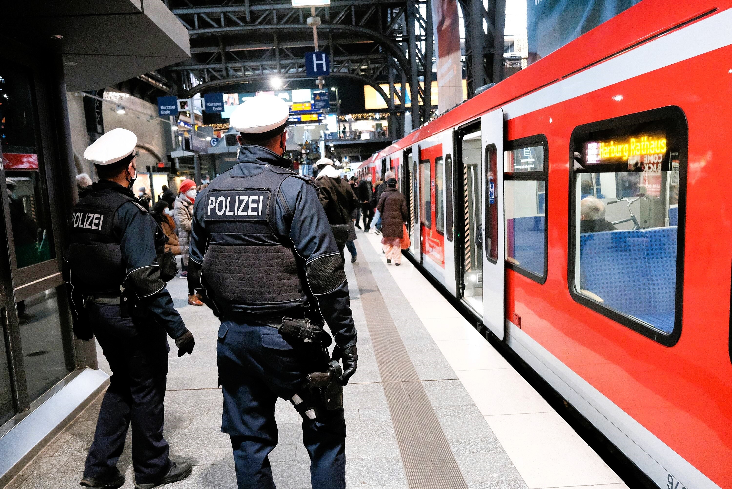 Bahnchaos! Große teile Deutschlands betroffen - Ausgerechnet zur EM massive Behinderungen für die Passagiere