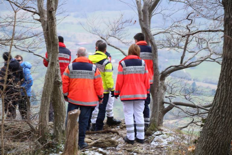 Trauer! 10-jähriges Mädchen stirbt im Österreich Urlaub! Absturzdrama beim Paragleiten